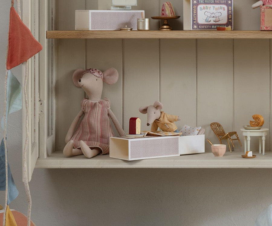 Ratón hermano mayor en caja de cerillas MAILEG