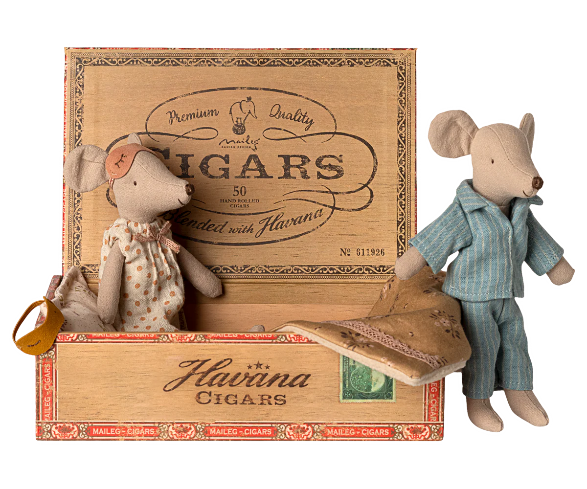Mamá y papá ratón en caja de cigarros MAILEG